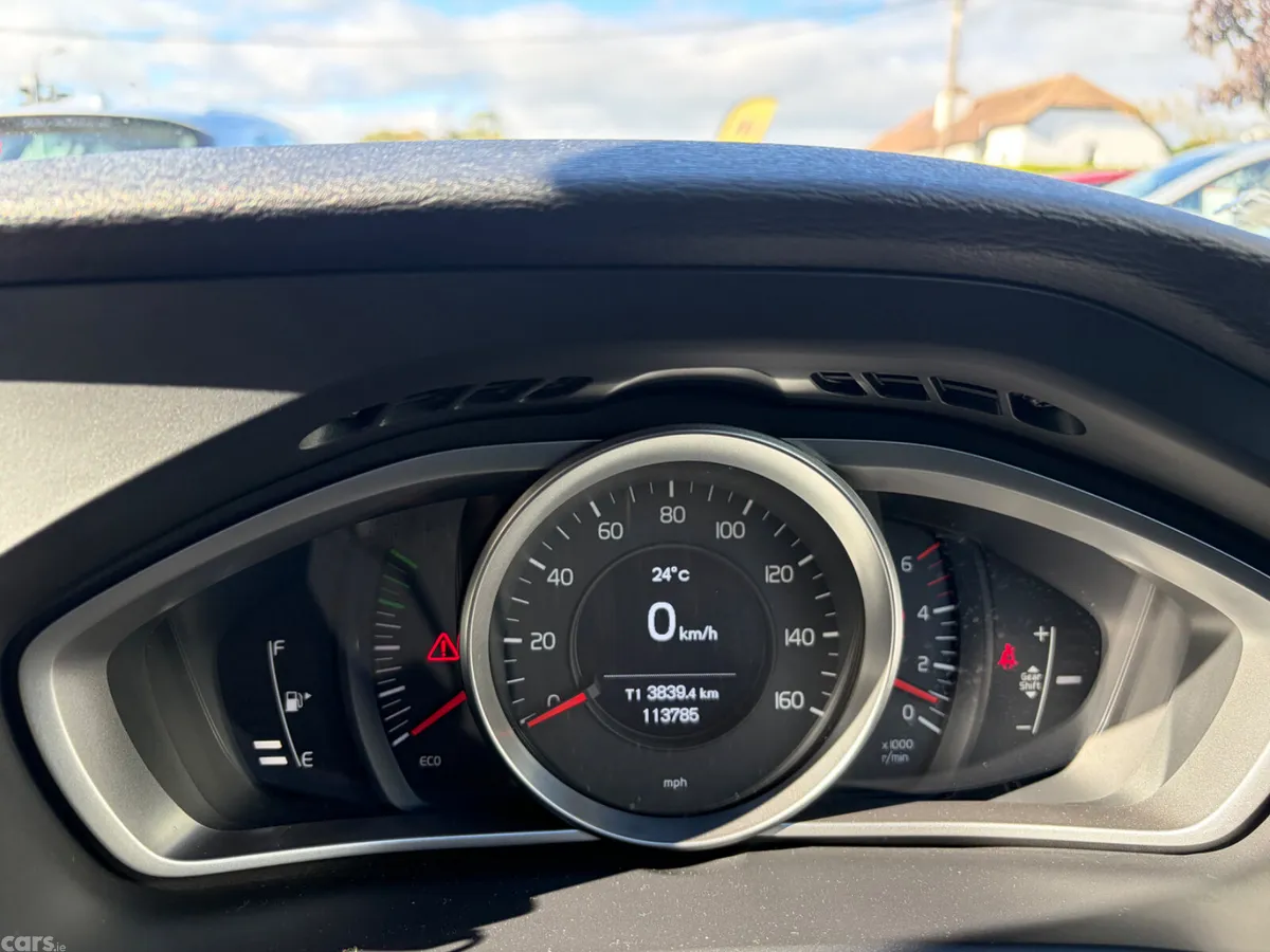 Volvo V40 Hatchback, Diesel, 2015, Black