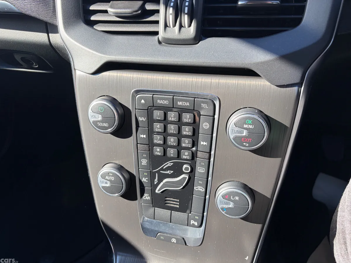 Volvo V40 Hatchback, Diesel, 2015, Black