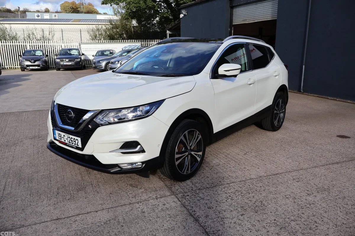 Nissan Qashqai Hatchback, Diesel, 2019, White