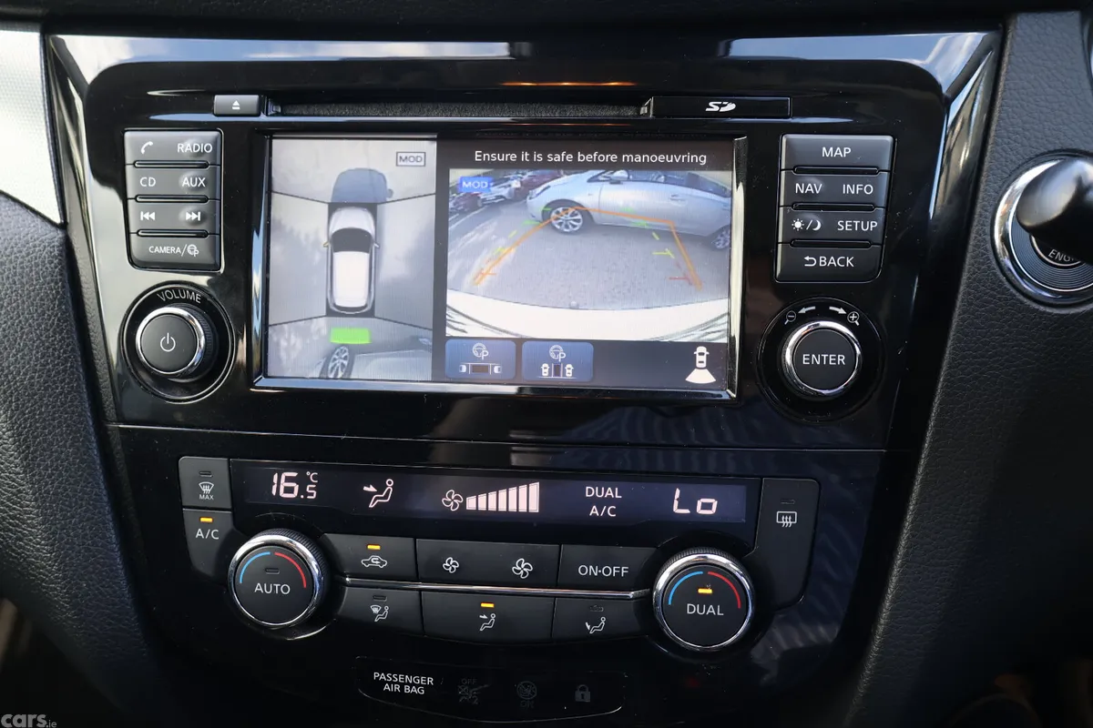 Nissan Qashqai Hatchback, Diesel, 2019, White