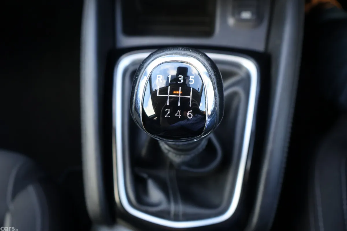 Nissan Qashqai Hatchback, Diesel, 2019, White