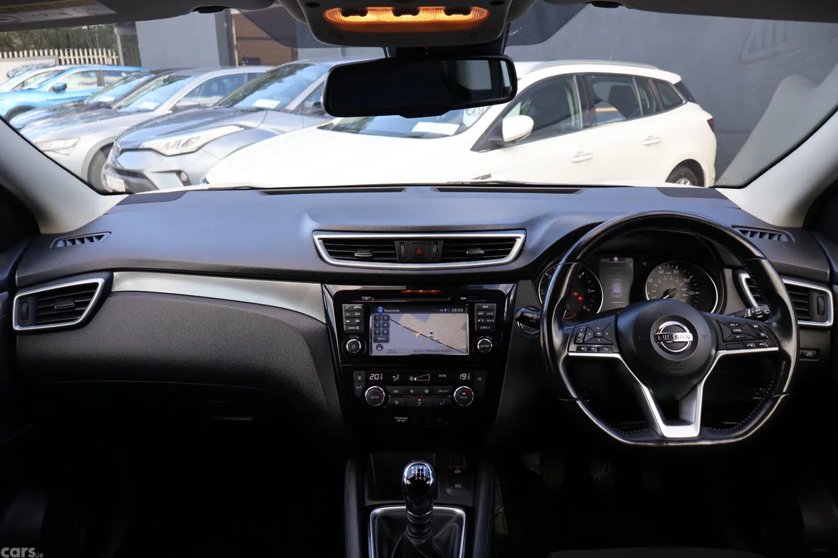 Nissan Qashqai Hatchback, Diesel, 2019, White