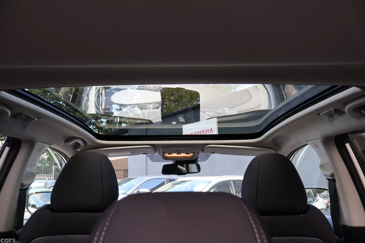 Nissan Qashqai Hatchback, Diesel, 2019, White