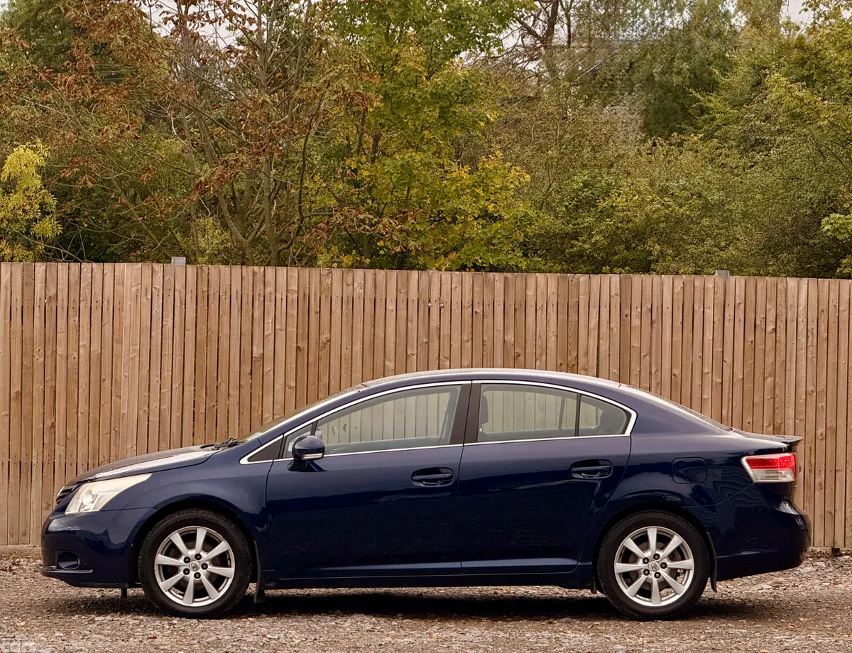 Toyota Avensis Saloon, Diesel, 2009, Blue