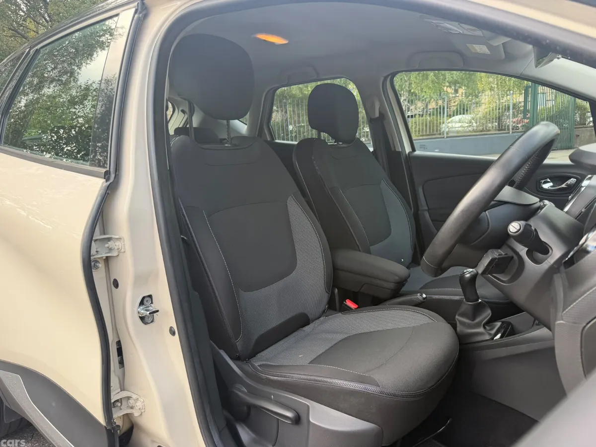 Renault Captur Hatchback, Diesel, 2015, Yellow