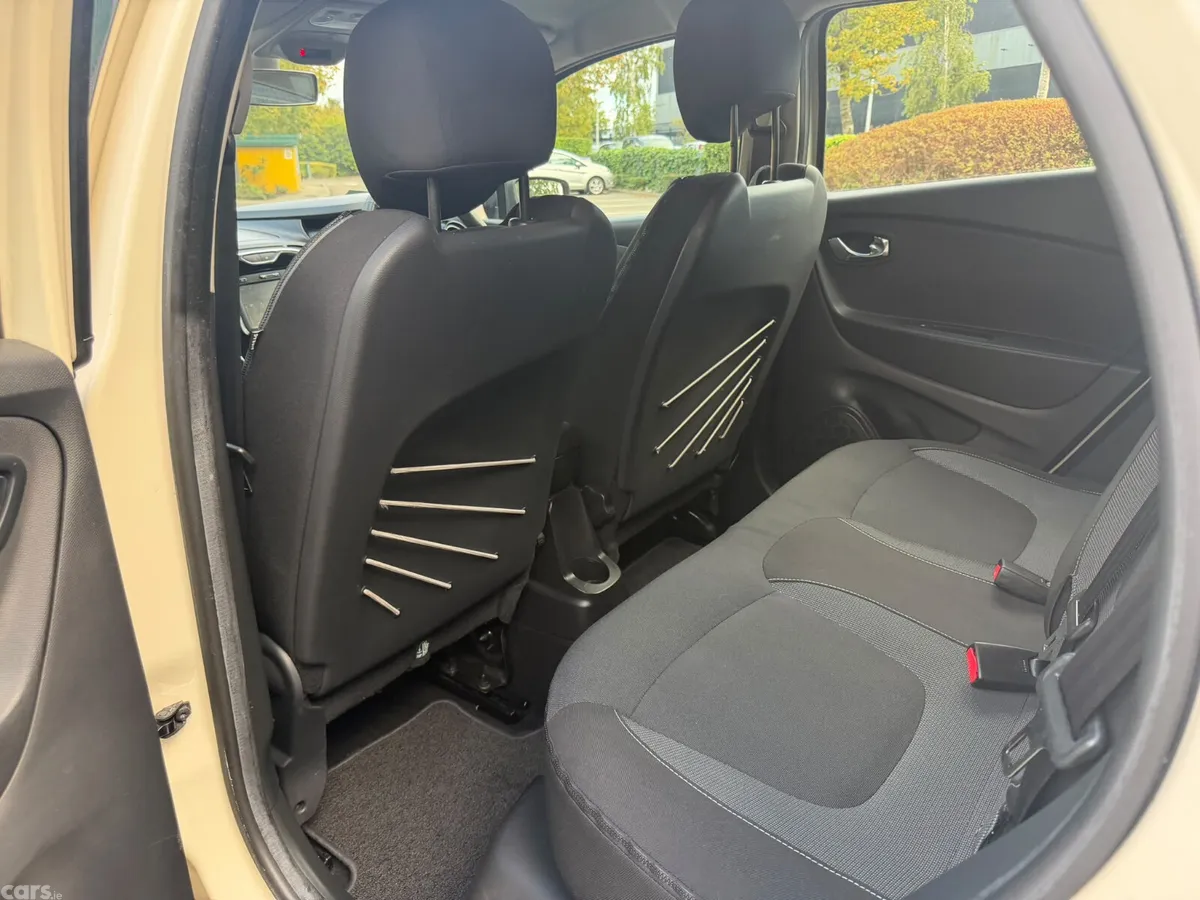 Renault Captur Hatchback, Diesel, 2015, Yellow