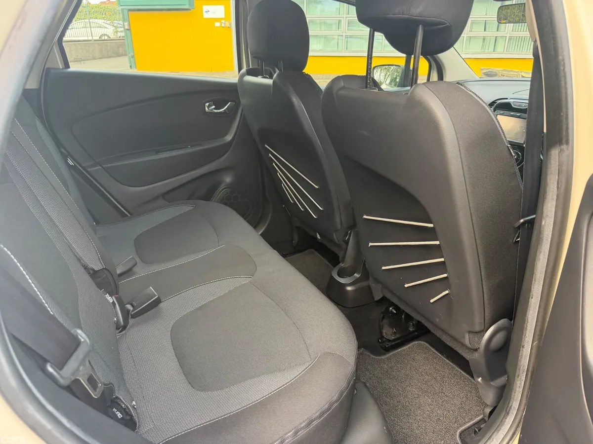 Renault Captur Hatchback, Diesel, 2015, Yellow