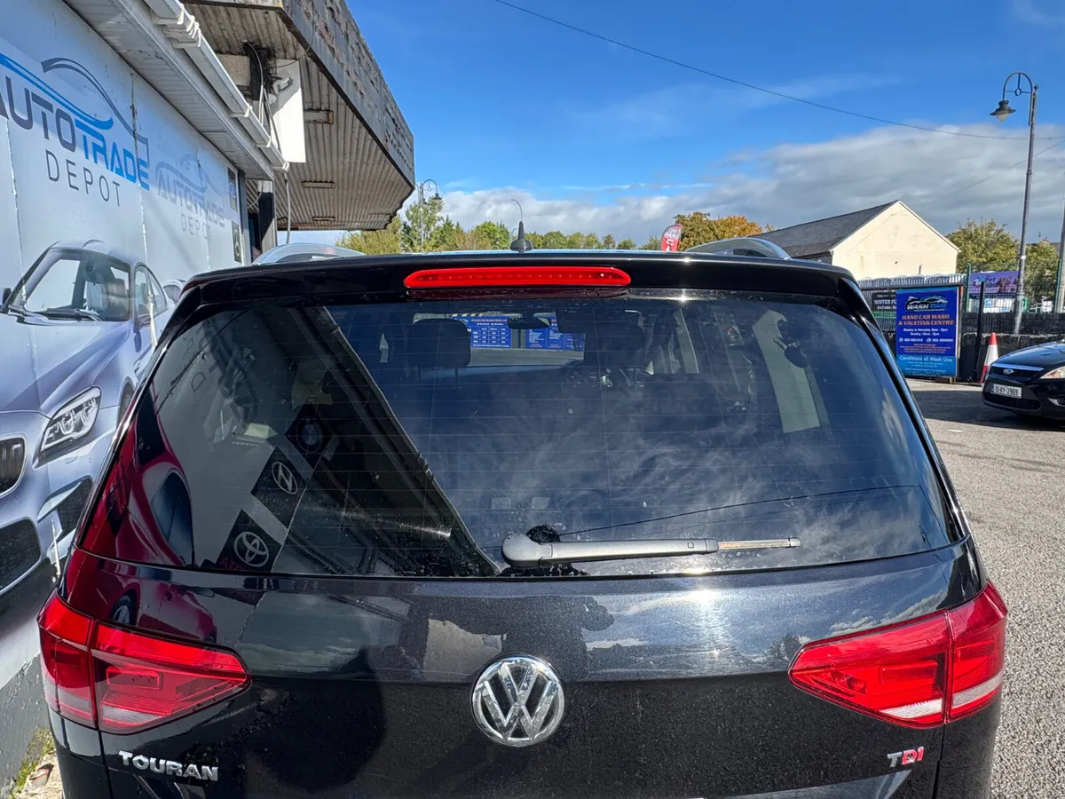 Volkswagen Touran MPV, Diesel, 2017, Black