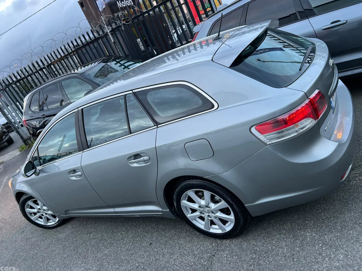 Toyota Avensis Estate, Diesel, 2011, Grey