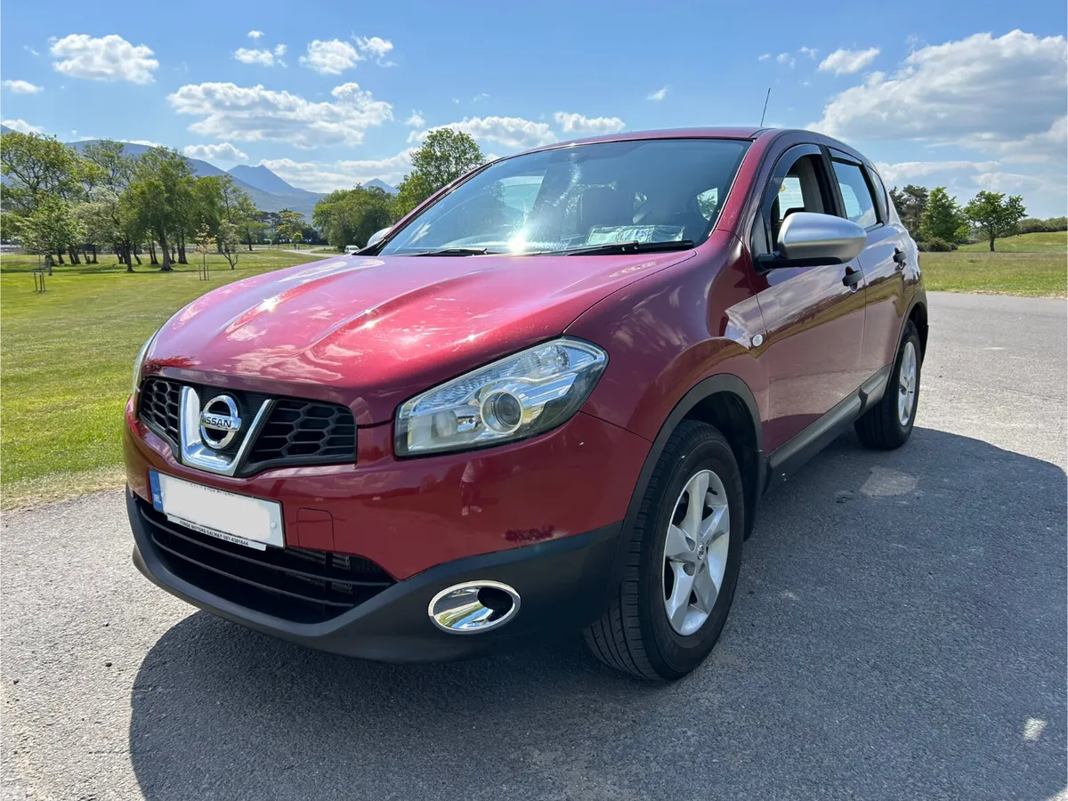 Nissan Qashqai Hatchback, Diesel, 2010, Red