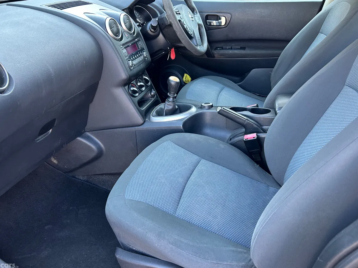 Nissan Qashqai Hatchback, Diesel, 2010, Red