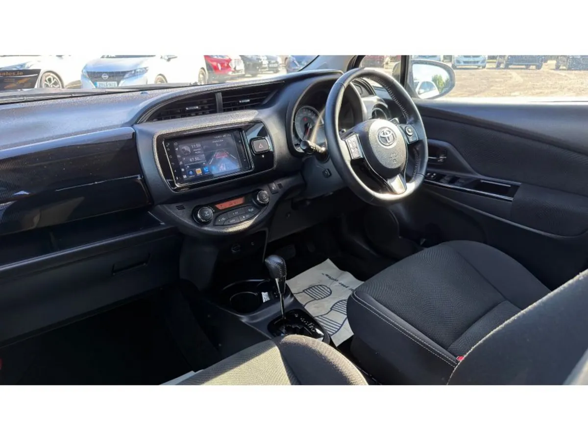 Toyota Yaris Hatchback, Petrol, 2017, Silver