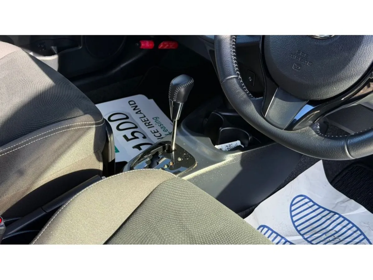 Toyota Yaris Hatchback, Petrol, 2017, Silver