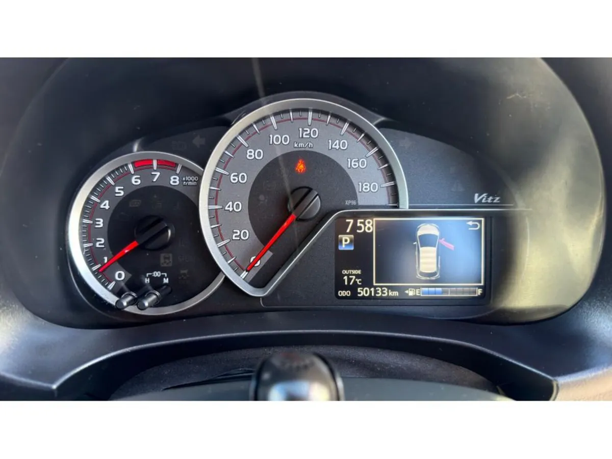 Toyota Yaris Hatchback, Petrol, 2017, Silver