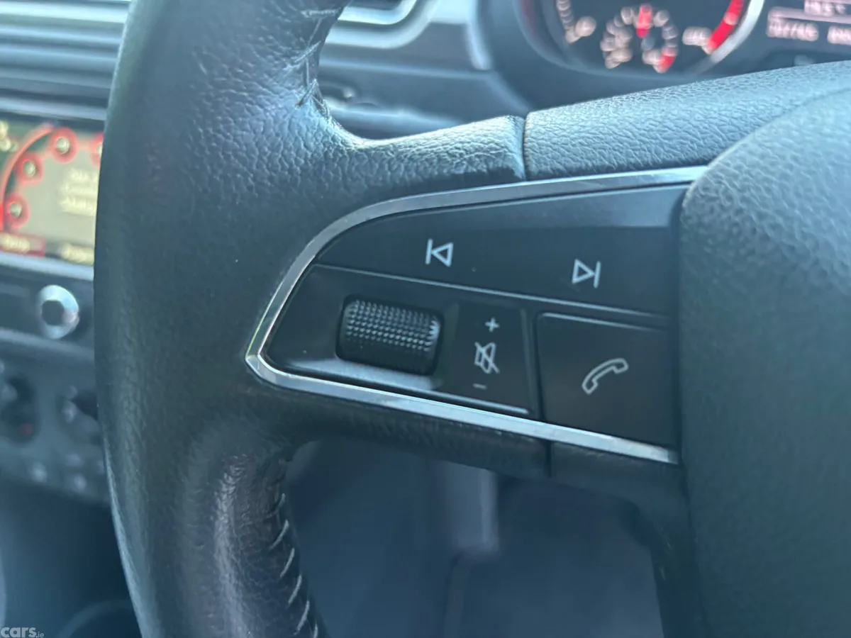 SEAT Toledo Saloon, Diesel, 2015, Red