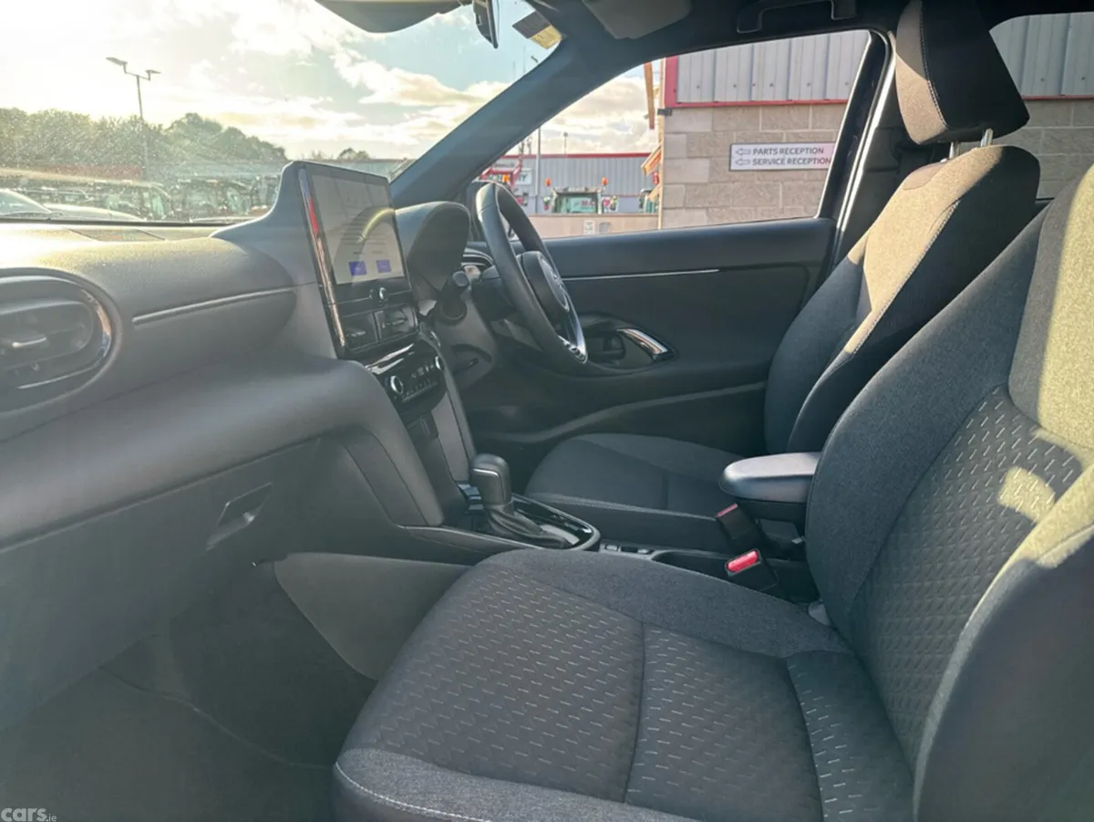 Toyota Yaris Cross SUV, Petrol Hybrid, 2026, Black