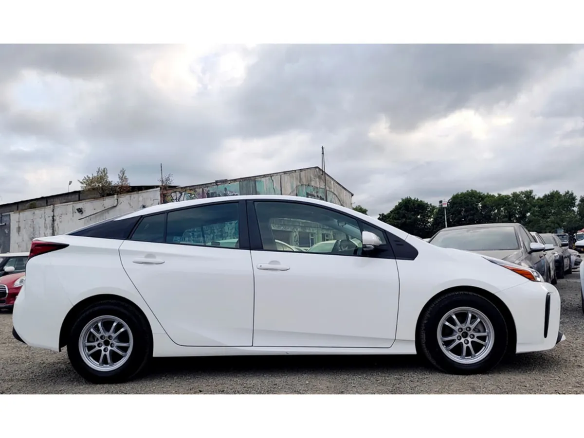 Toyota Prius Hatchback, Petrol Hybrid, 2022, White