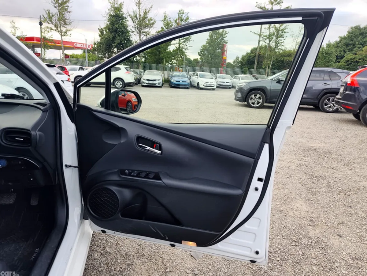 Toyota Prius Hatchback, Petrol Hybrid, 2022, White