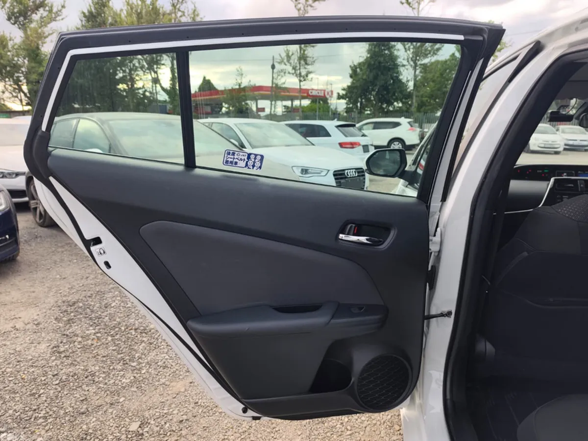Toyota Prius Hatchback, Petrol Hybrid, 2022, White