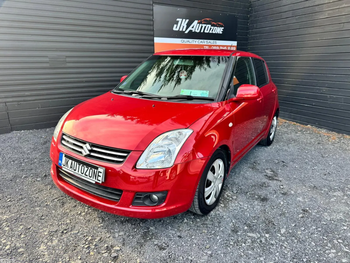 Suzuki Swift Hatchback, Petrol, 2009, Red