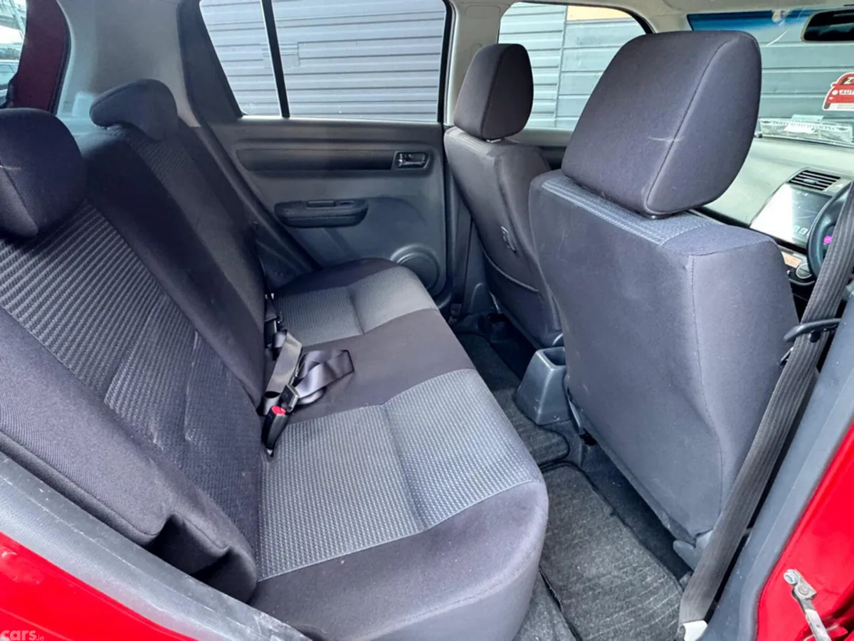 Suzuki Swift Hatchback, Petrol, 2009, Red