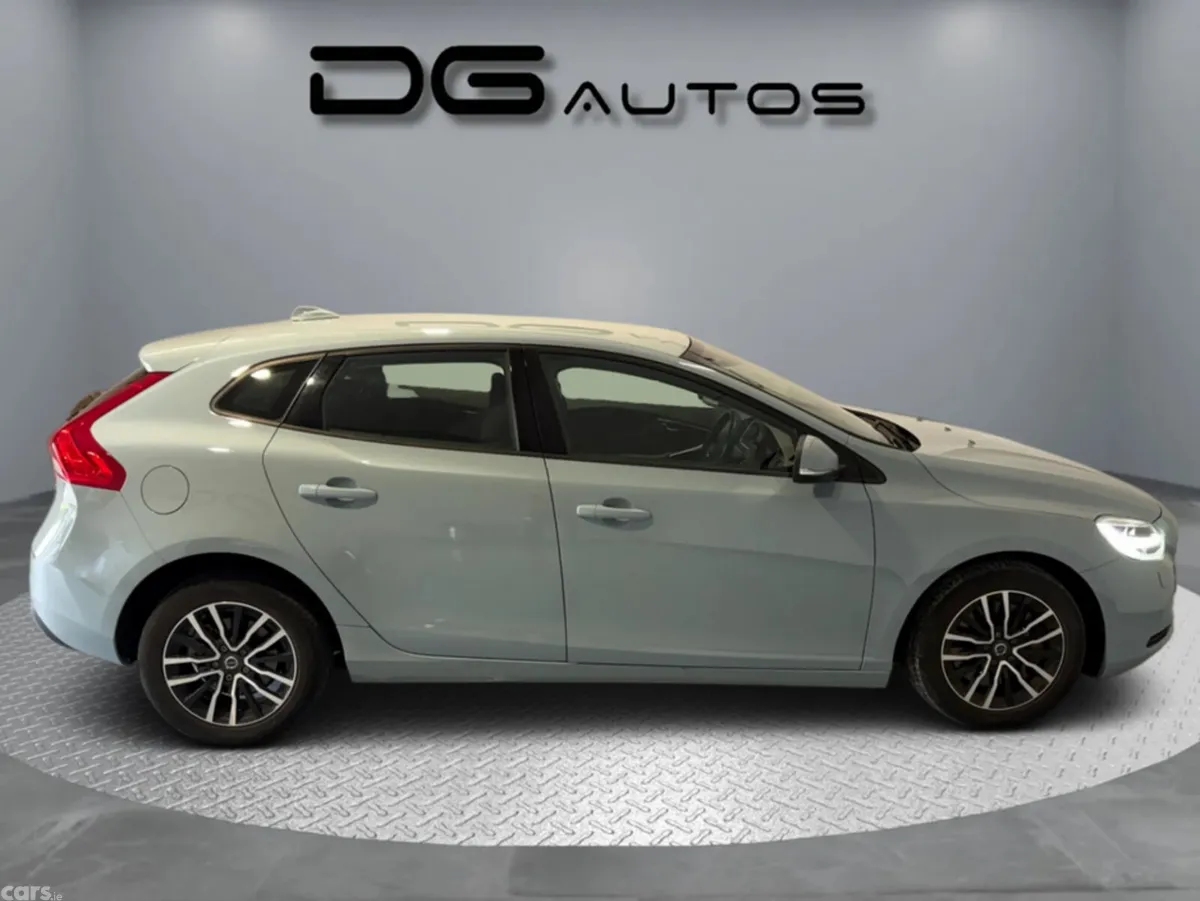 Volvo V40 Hatchback, Petrol, 2018, Grey