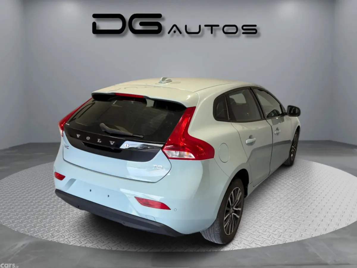 Volvo V40 Hatchback, Petrol, 2018, Grey