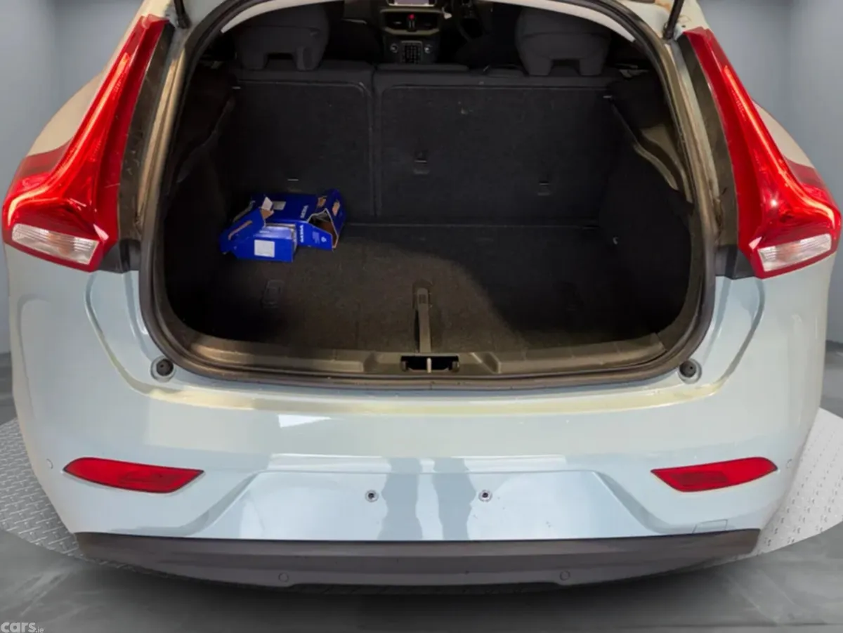 Volvo V40 Hatchback, Petrol, 2018, Grey