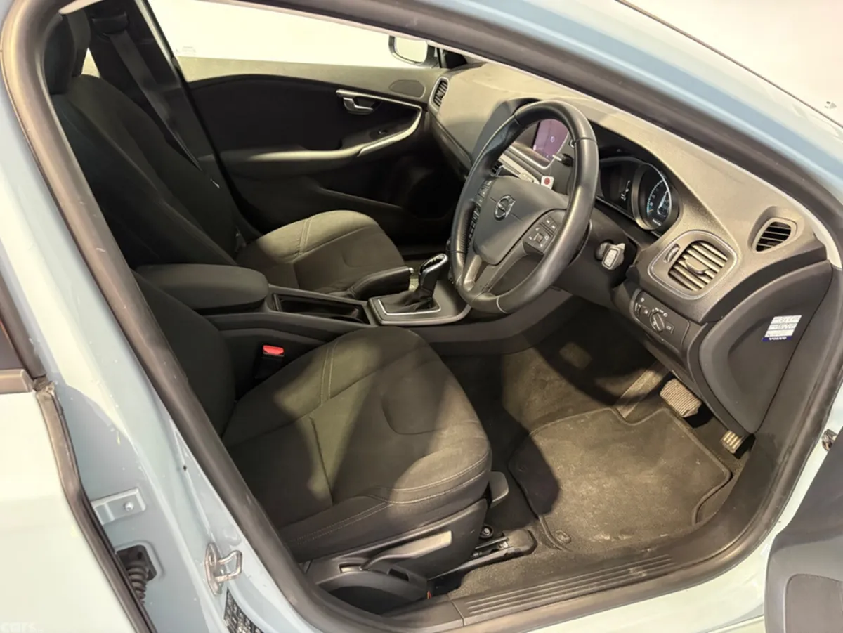 Volvo V40 Hatchback, Petrol, 2018, Grey