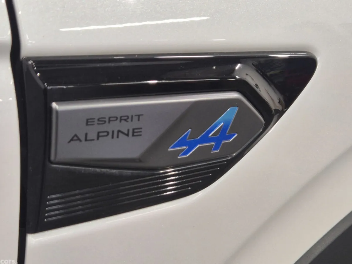 Renault Arkana Hatchback, Petrol Hybrid, 2024, White