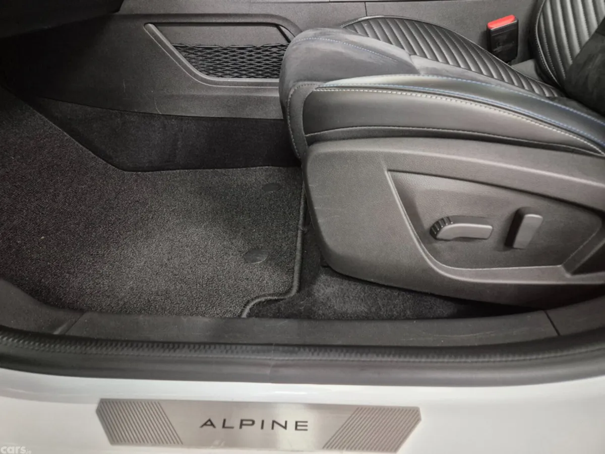 Renault Arkana Hatchback, Petrol Hybrid, 2024, White
