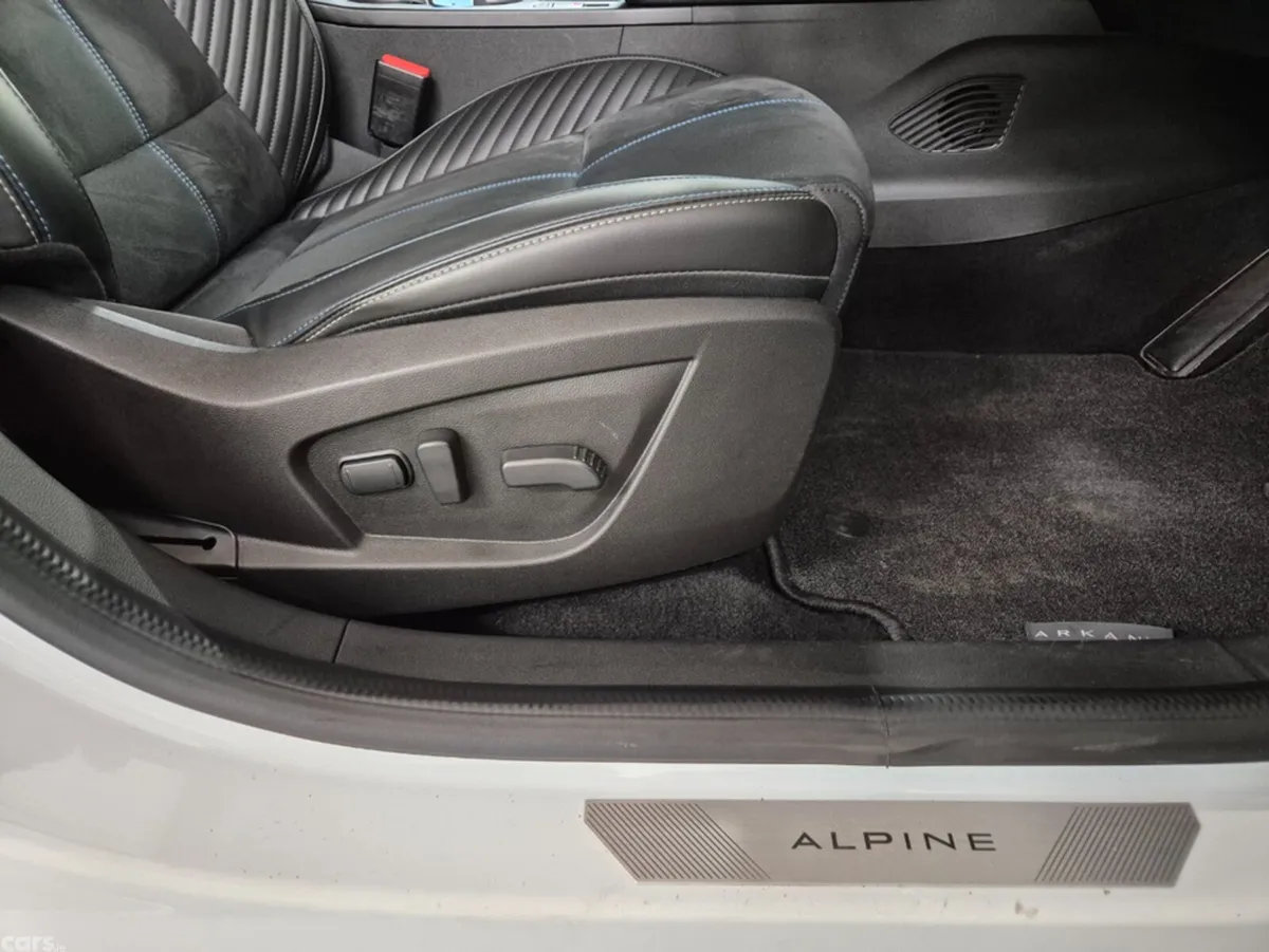 Renault Arkana Hatchback, Petrol Hybrid, 2024, White