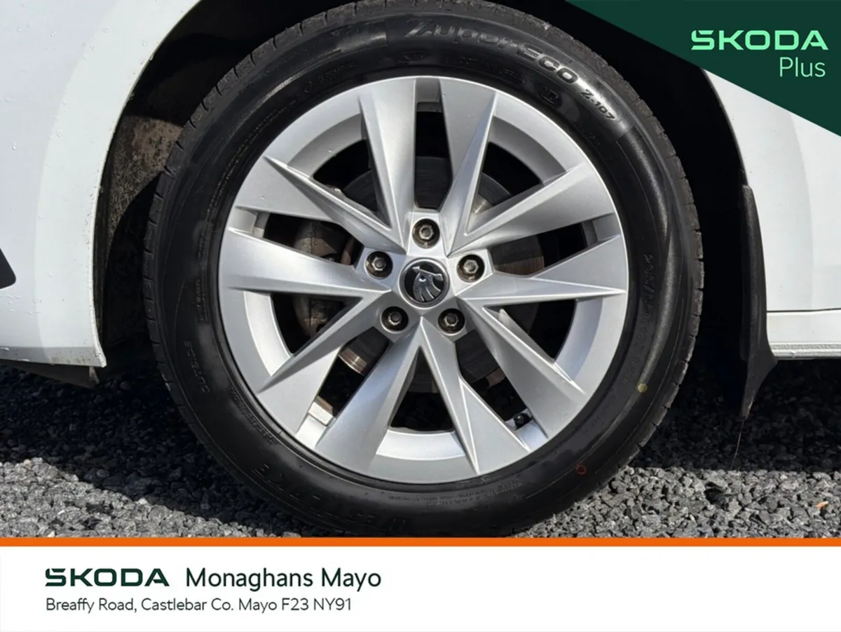Skoda Octavia Saloon, Diesel, 2024, White
