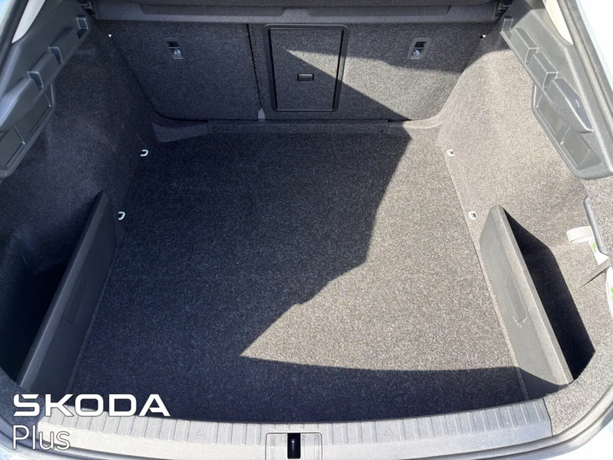 Skoda Octavia Saloon, Diesel, 2024, White