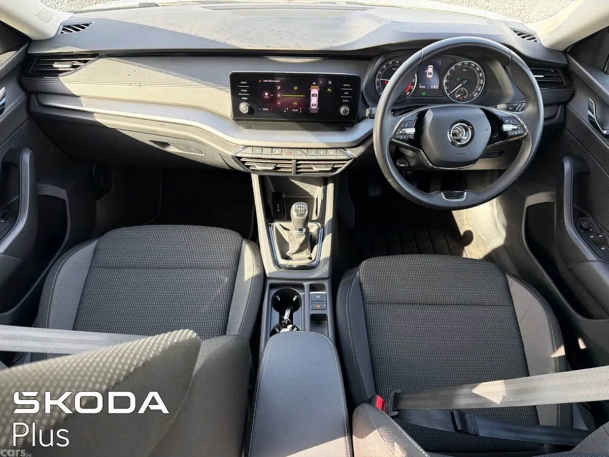 Skoda Octavia Saloon, Diesel, 2024, White