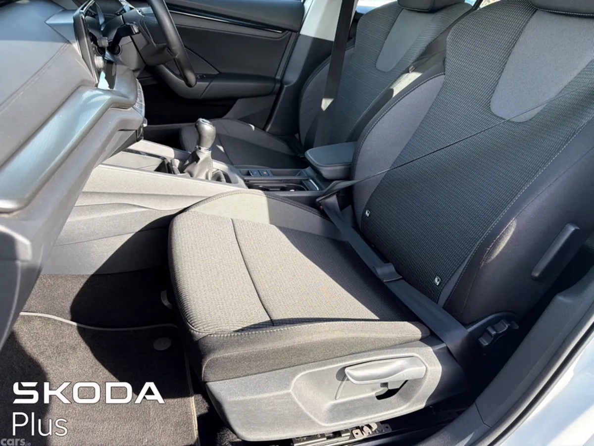 Skoda Octavia Saloon, Diesel, 2024, White