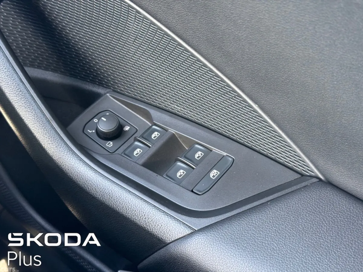 Skoda Octavia Saloon, Diesel, 2024, White