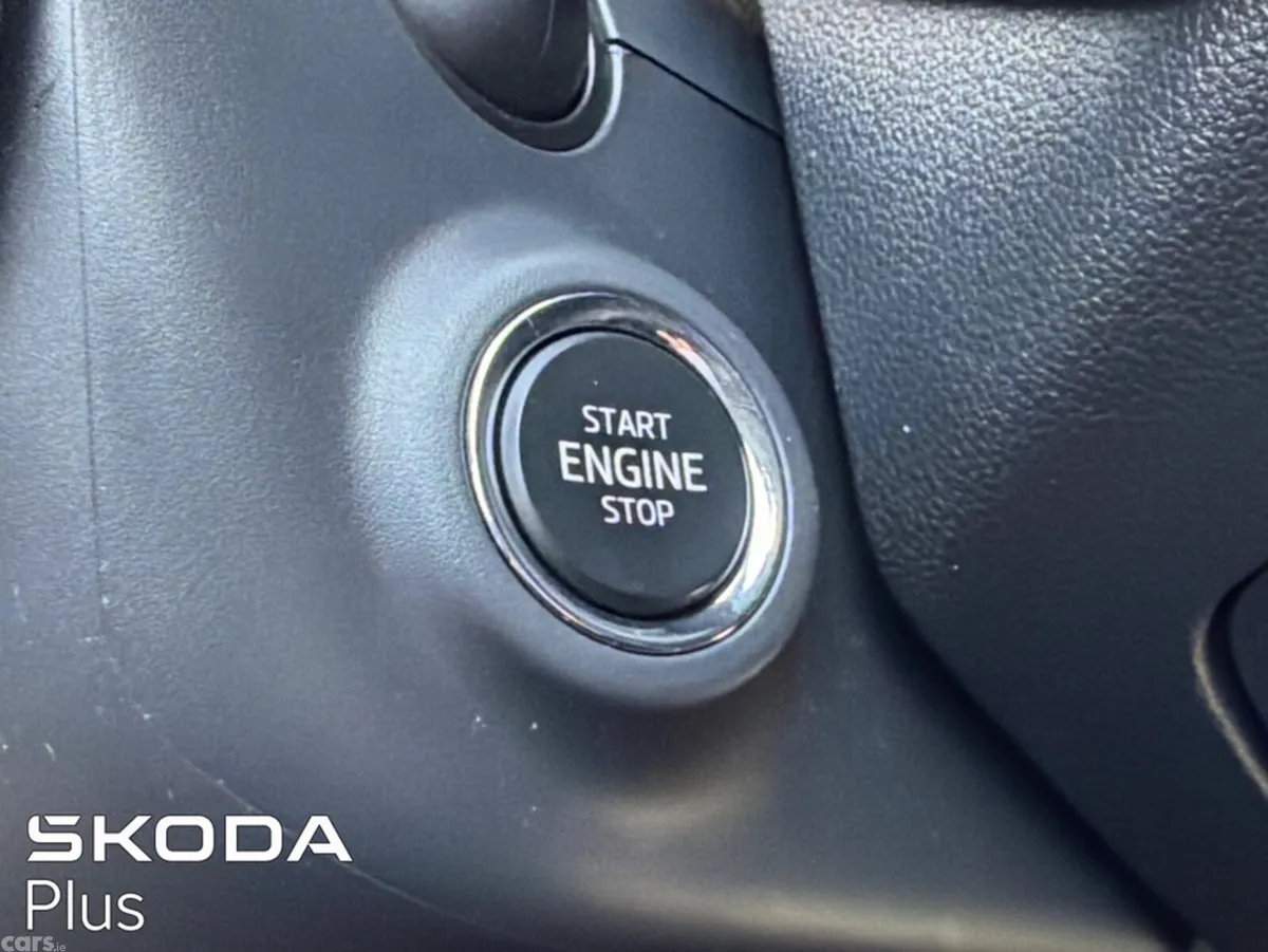 Skoda Octavia Saloon, Diesel, 2024, White