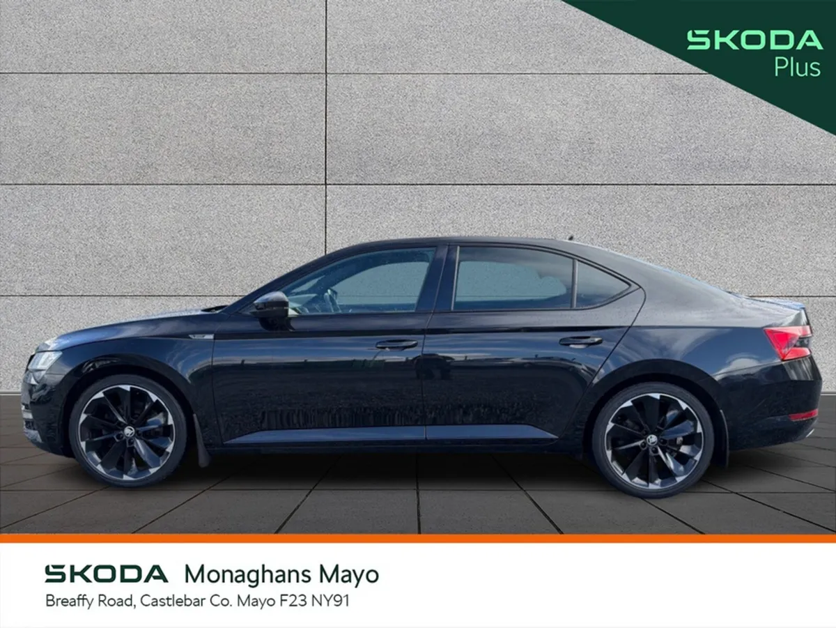 Skoda Superb Hatchback, Diesel, 2024, Black