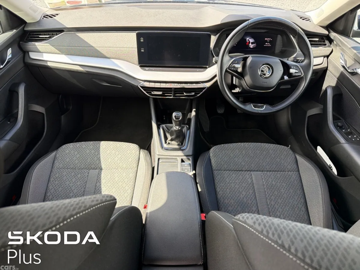 Skoda Octavia Hatchback, Diesel, 2022, Blue