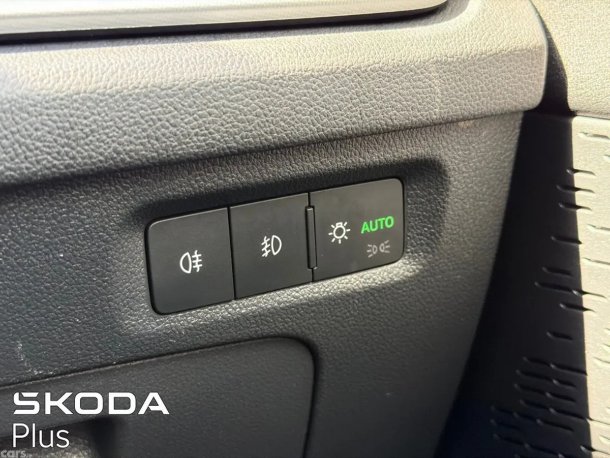Skoda Octavia Hatchback, Diesel, 2022, Blue