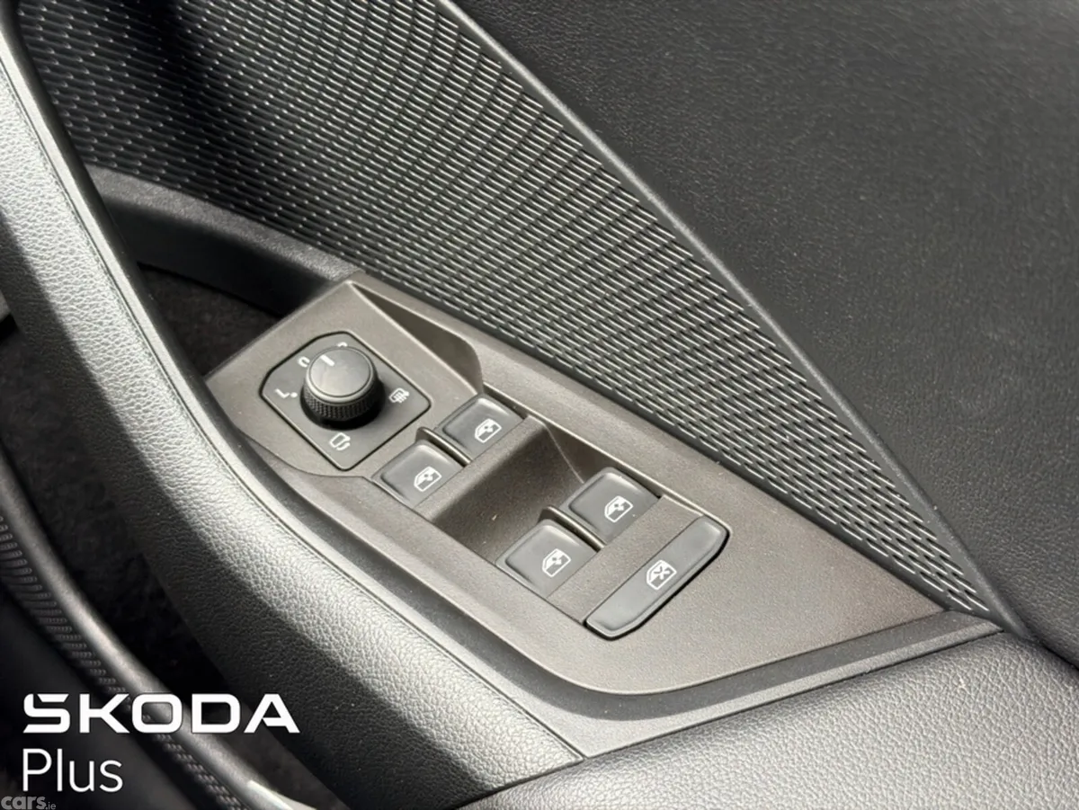 Skoda Octavia Saloon, Diesel, 2024, Grey