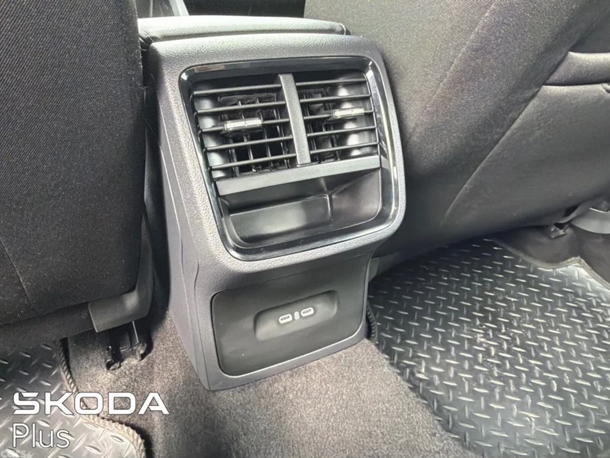 Skoda Octavia Saloon, Diesel, 2024, Grey