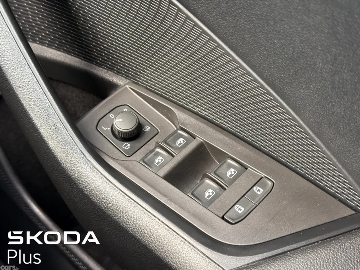 Skoda Octavia Hatchback, Diesel, 2022, Blue