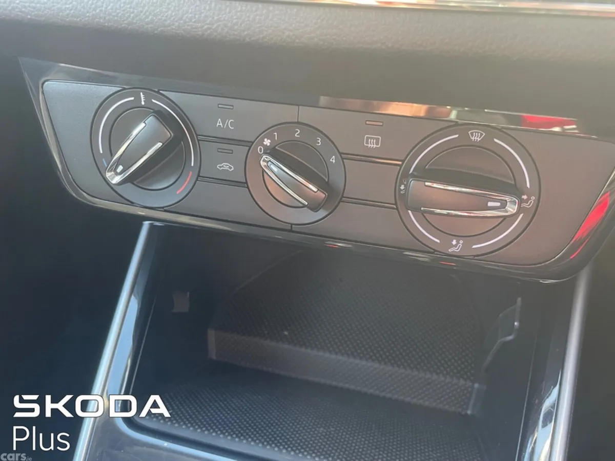 Skoda Fabia Hatchback, Petrol, 2023, White