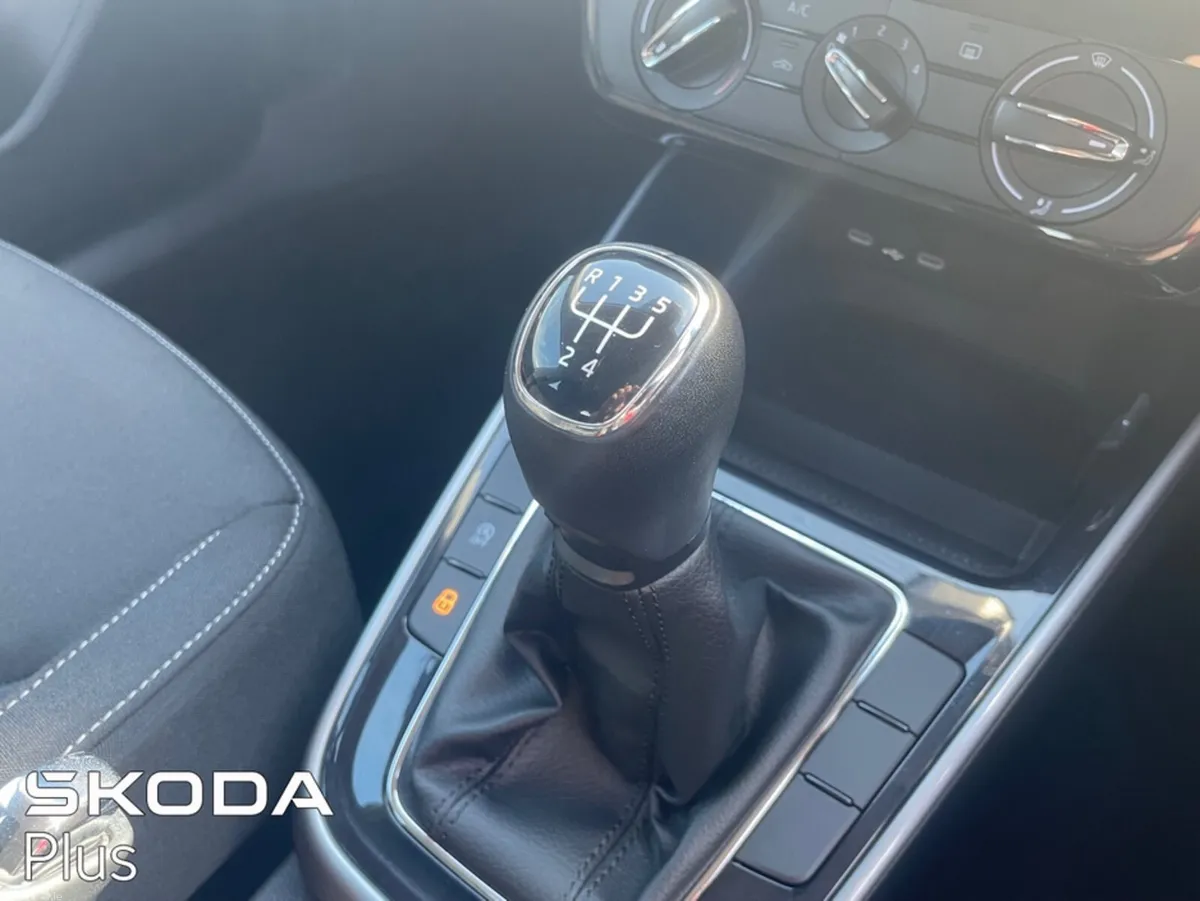 Skoda Fabia Hatchback, Petrol, 2023, White