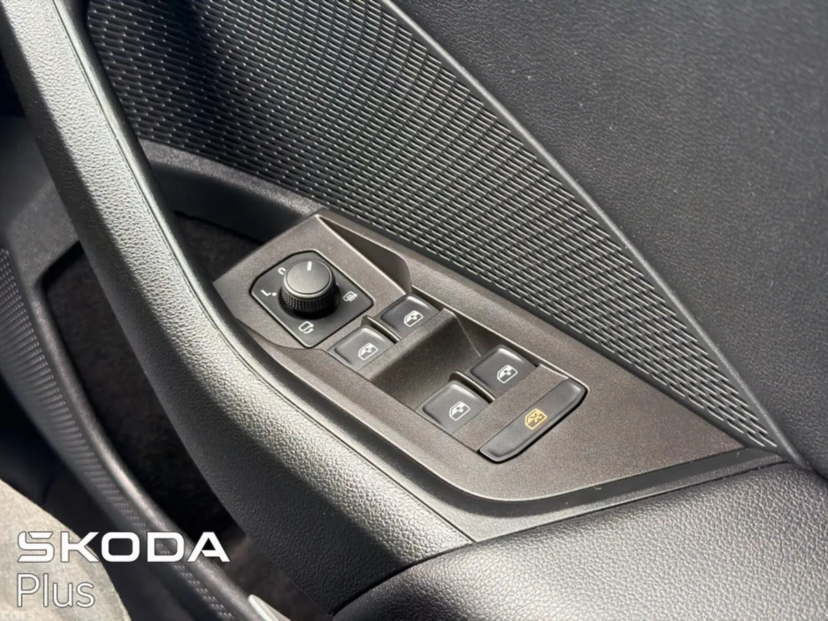 Skoda Octavia Saloon, Diesel, 2024, Black