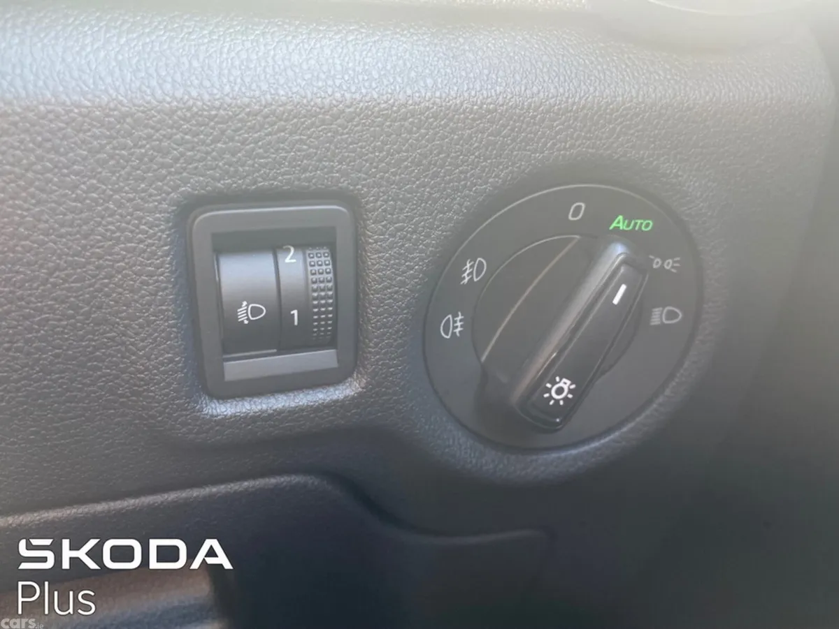 Skoda Fabia Hatchback, Petrol, 2023, White