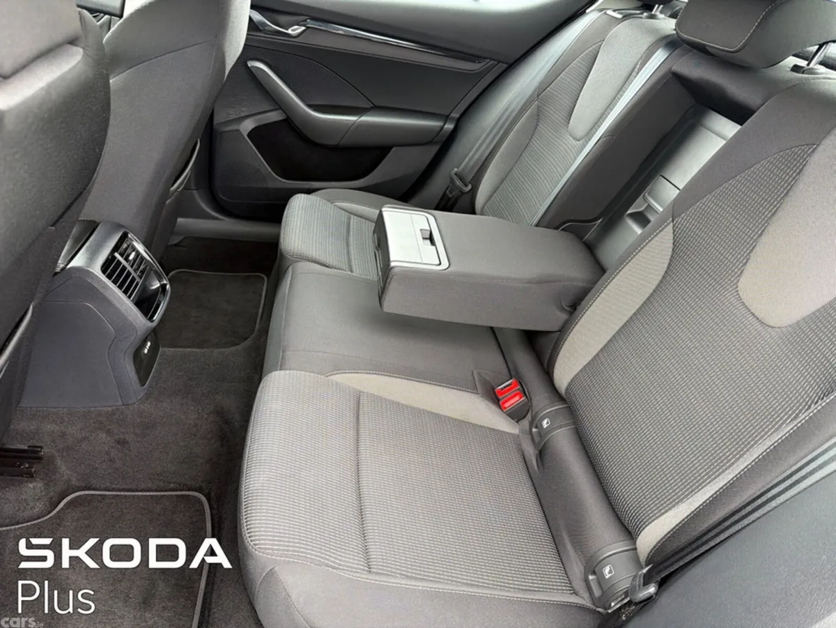 Skoda Octavia Saloon, Diesel, 2024, Black