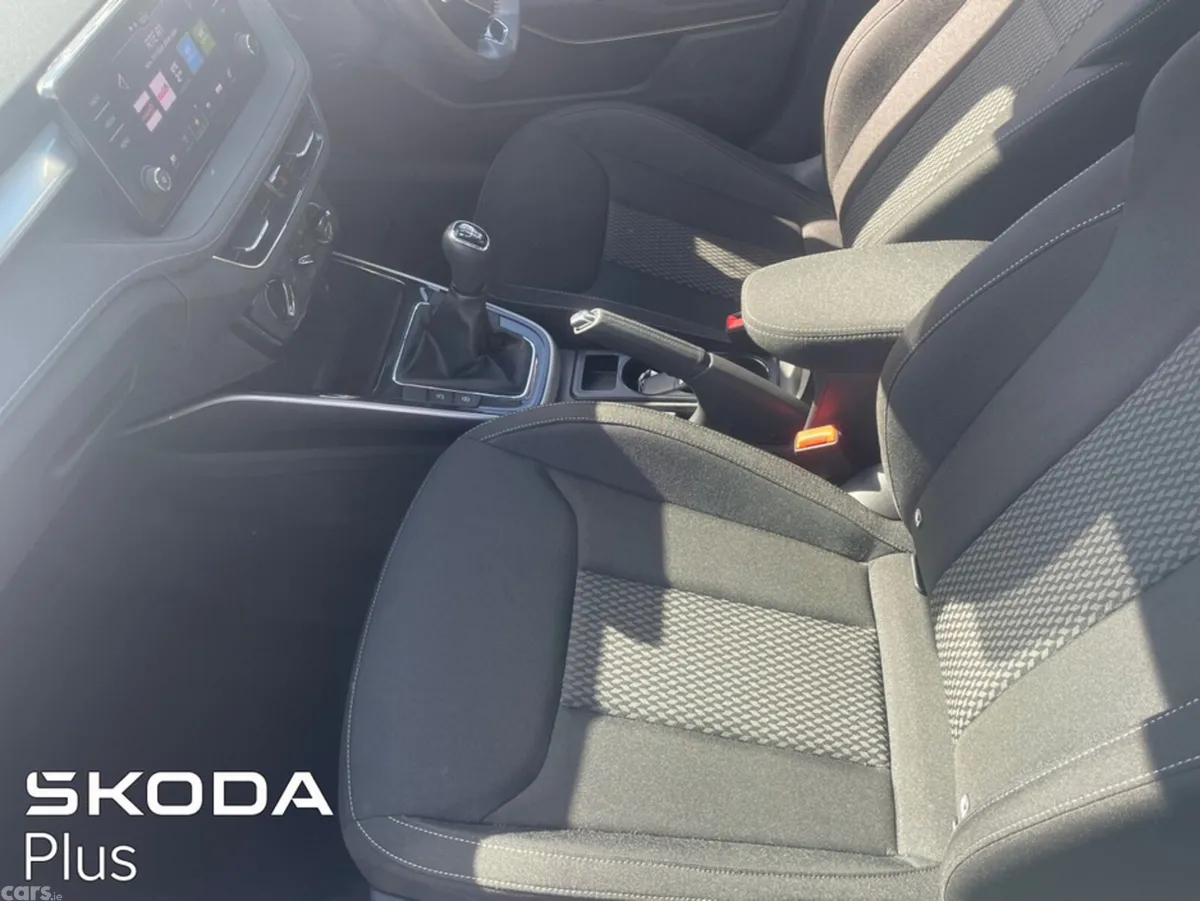 Skoda Fabia Hatchback, Petrol, 2023, White